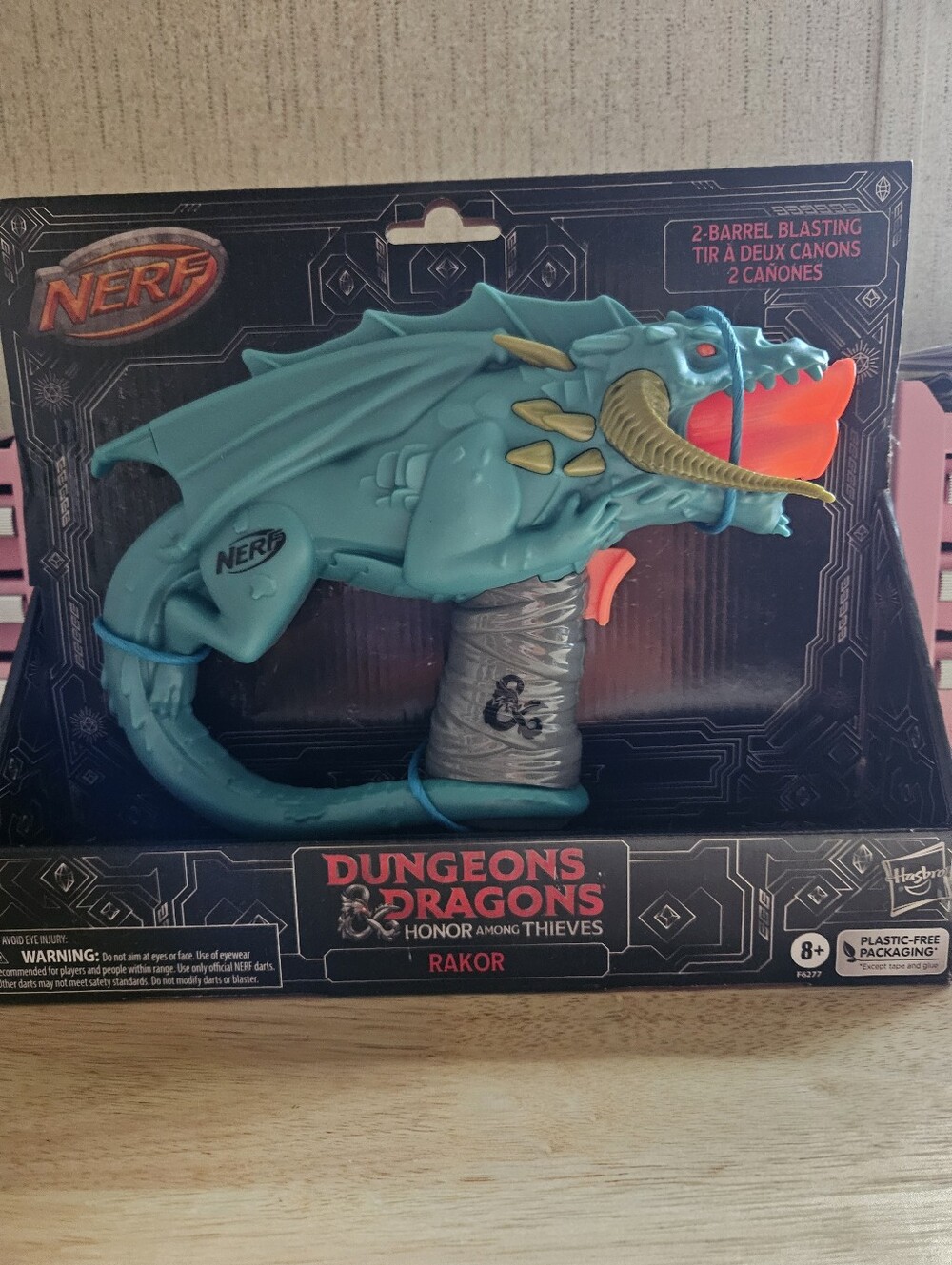 Nerf Dungeons & Dragons Rakor Nerf Blaster and 4 Nerf Elite 2.0 Darts: NEW
